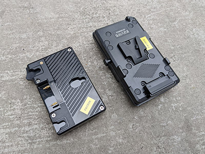 Picture of V-Mount to Gold-Mount Adapter (and vice versa)