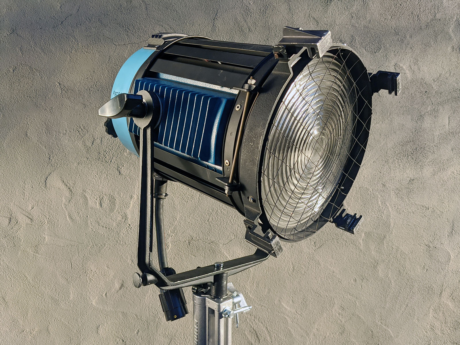 1200w HMI Fresnel (1.2)